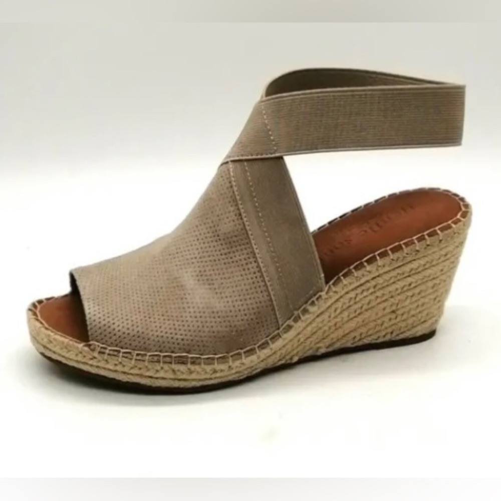 Gentle Souls Signature Kenneth Cole Colleen Espadrille Wedge 8.5 shoes stretch